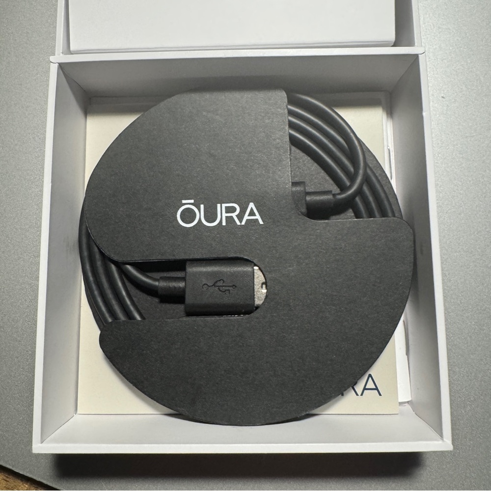 Oura Heritage Ring - Gen3-STEALTH Size 8 - Picture 5 of 6